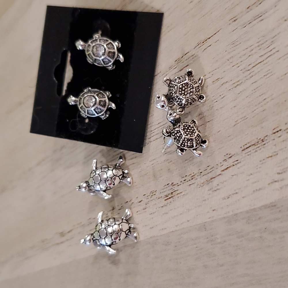 Set of 3 Turtle earrings Silver tone studs NWOT Sea Turtles Hawai'i Ocean sea